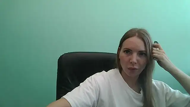 Snapshot of Valyssa chatting on 06/23/26, 08:45 Valyssa online show from 06/23/26, 08:45