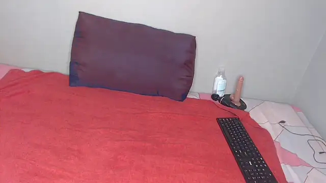 Snapshot of liztaylor chatting on 07/19/26, 12:41 liztaylor online show from 07/19/26, 12:41