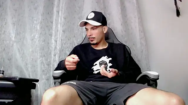 Snapshot of Yankees_xxx chatting on 06/11/26, 03:42 Yankees xxx online show from 06/11/26, 03:42