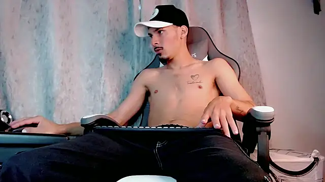 Snapshot of Yankees_xxx chatting on 06/14/26, 12:06 Yankees xxx online show from 06/14/26, 12:06