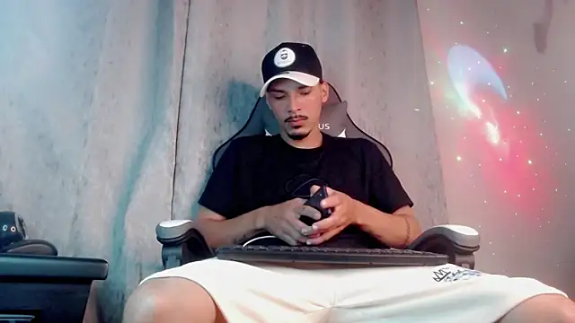 Snapshot of Yankees_xxx chatting on 06/08/26, 12:38 Yankees xxx online show from 06/08/26, 12:38