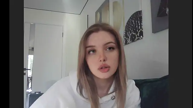 Snapshot of lina_milka chatting on 05/17/26, 02:50 lina milka online show from 05/17/26, 02:50