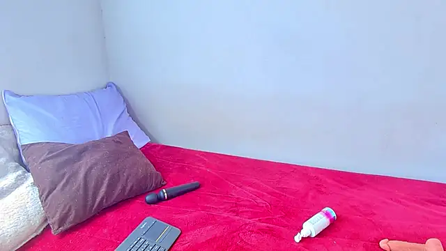 Snapshot of Anniecute__ chatting on 04/22/26, 04:58 Anniecute online show from 04/22/26, 04:58