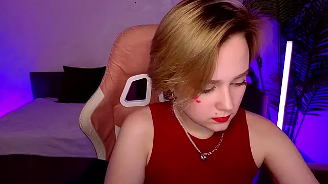 Ellie Heavenly online show from 02/10/26, 08:24