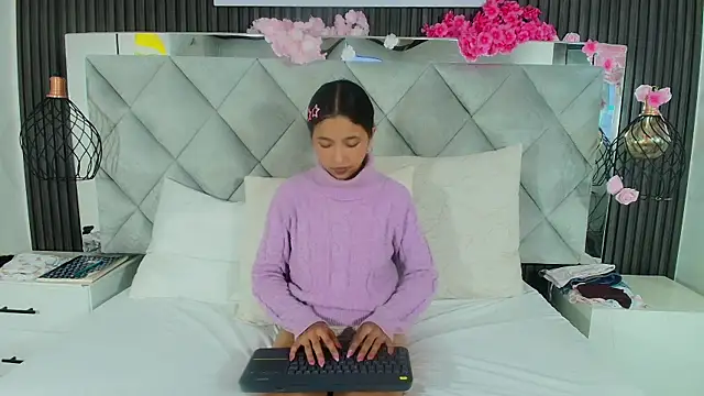 Snapshot of Real_virgin_Pussy chatting on 05/29/26, 06:36 Real virgin Pussy online show from 05/29/26, 06:36