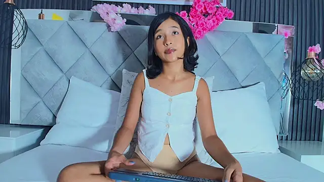 Snapshot of Real_virgin_Pussy chatting on 04/27/26, 07:56 Real virgin Pussy online show from 04/27/26, 07:56