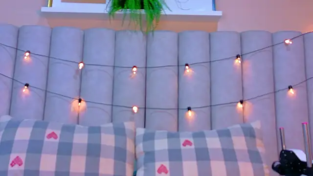 Snapshot of ChloeeMiller__ chatting on 02/22/26, 11:34 ChloeeMiller online show from 02/22/26, 11:34