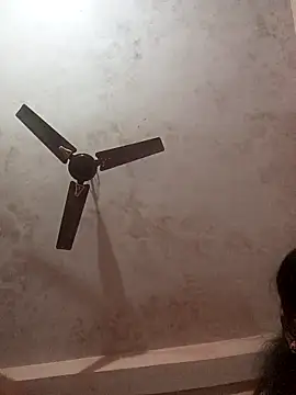 Snapshot of Dropati35 chatting on 04/15/26, 07:58 Dropati35 online show from 04/15/26, 07:58