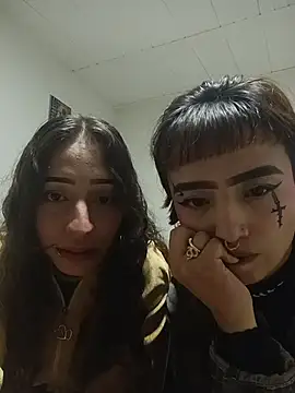 AlexxaAndRileyy online show from 04/21/26, 02:25