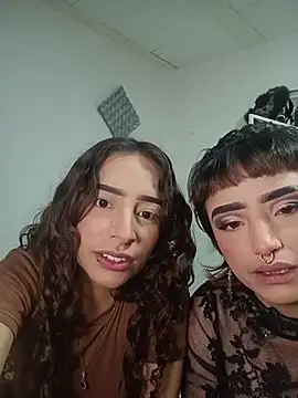 AlexxaAndRileyy online show from 06/04/26, 05:28
