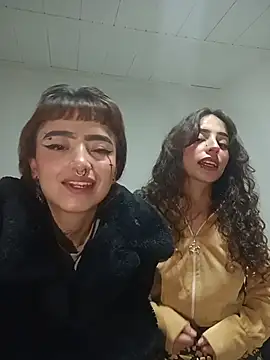 AlexxaAndRileyy online show from 04/16/26, 10:01