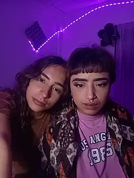 Snapshot of AlexxaAndRileyy chatting on 06/05/26, 05:34 AlexxaAndRileyy online show from 06/05/26, 05:34