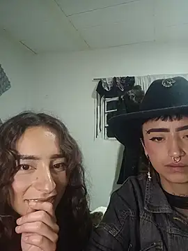AlexxaAndRileyy online show from 06/03/26, 12:00