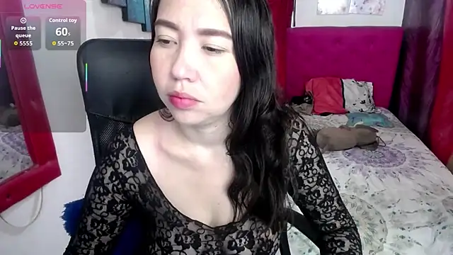 Snapshot of juliet_noir chatting on 06/10/26, 12:17 juliet noir online show from 06/10/26, 12:17