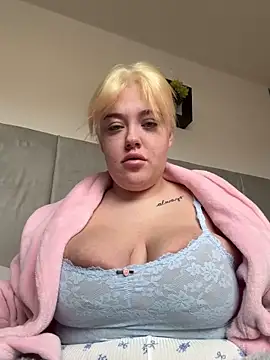 Snapshot of Princess-ivyxoxo chatting on 02/18/26, 10:01 Princess-ivyxoxo online show from 02/18/26, 10:01