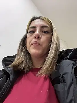 Snapshot of Paulinaa_bella chatting on 02/13/26, 04:51 Paulinaa bella online show from 02/13/26, 04:51