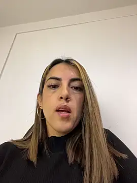 Snapshot of Paulinaa_bella chatting on 02/27/26, 11:37 Paulinaa bella online show from 02/27/26, 11:37