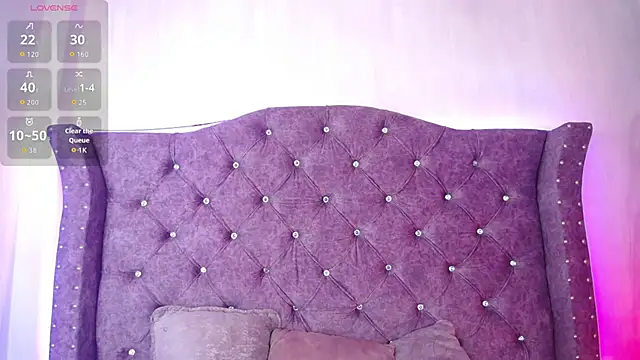 Violet Collins1 online show from 04/18/26, 09:11