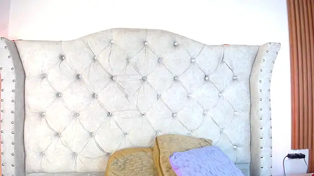 Snapshot of Violet_Collins1 chatting on 06/04/26, 09:36 Violet Collins1 online show from 06/04/26, 09:36