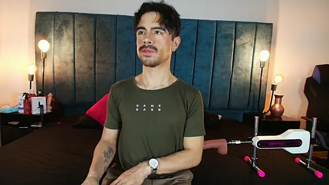 Ethan Briggs  online show from 03/13/26, 03:44