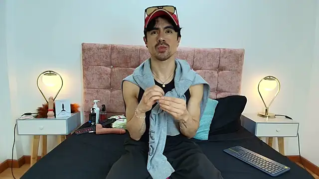 Ethan Briggs  online show from 04/17/26, 08:00