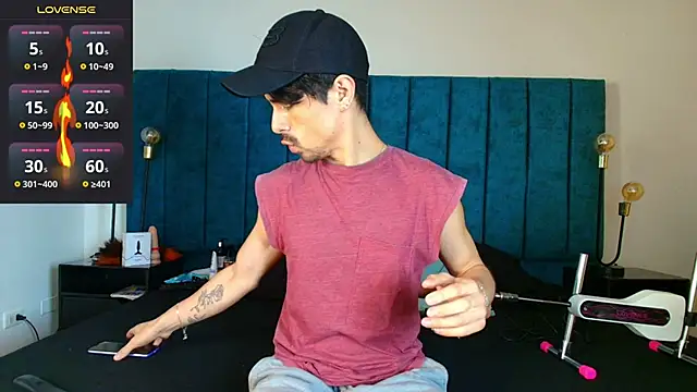 Ethan Briggs  online show from 04/09/26, 03:30