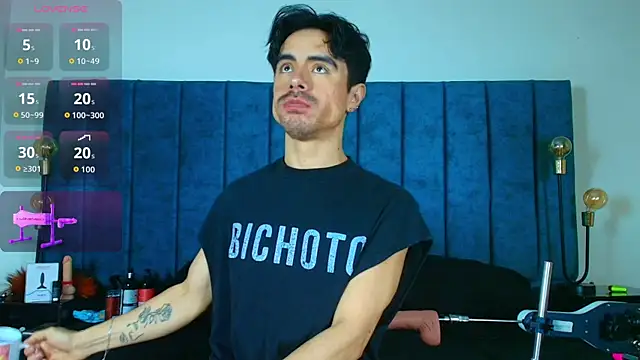 Ethan Briggs  online show from 04/01/26, 03:41