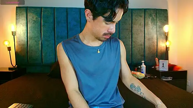 Ethan Briggs  online show from 04/24/26, 03:30
