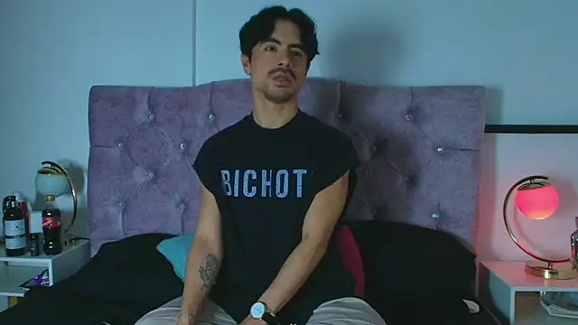 Snapshot of Ethan_Briggs_ chatting on 02/18/26, 03:48 Ethan Briggs online show from 02/18/26, 03:48