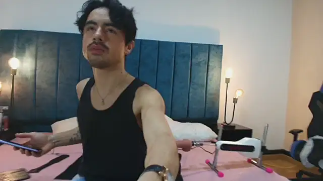 Ethan Briggs  online show from 03/08/26, 03:43