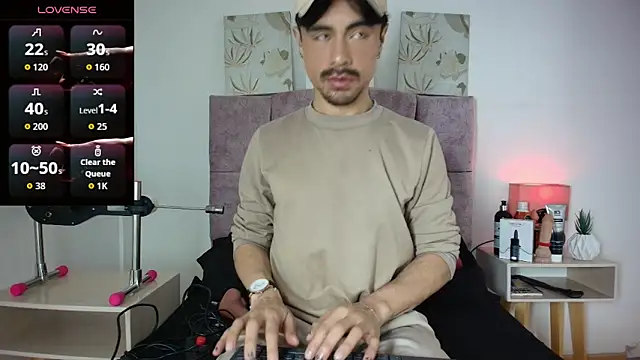 Ethan Briggs  online show from 03/11/26, 03:33