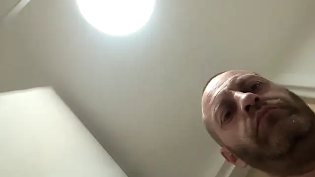 Snapshot of sterng6969 chatting on 02/05/26, 04:52 sterng6969 online show from 02/05/26, 04:52