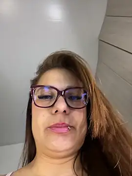 Snapshot of Pretty__Milf chatting on 06/17/26, 02:49 Pretty Milf online show from 06/17/26, 02:49