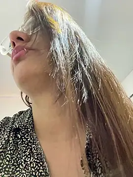Snapshot of Pretty__Milf chatting on 07/15/26, 12:56 Pretty Milf online show from 07/15/26, 12:56