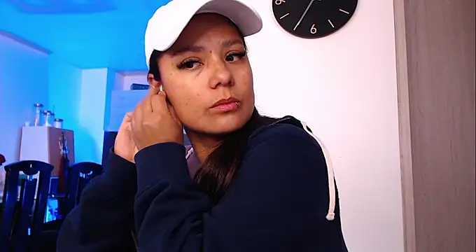 Snapshot of Pretty__Milf chatting on 02/16/26, 02:27 Pretty Milf online show from 02/16/26, 02:27