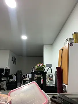 Snapshot of Pretty__Milf chatting on 04/24/26, 09:44 Pretty Milf online show from 04/24/26, 09:44