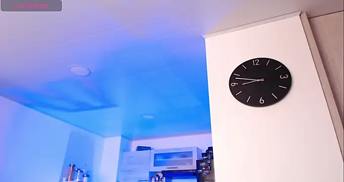 Snapshot of Pretty__Milf chatting on 02/18/26, 01:40 Pretty Milf online show from 02/18/26, 01:40