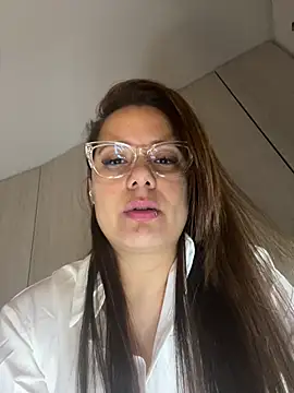 Snapshot of Pretty__Milf chatting on 07/13/26, 10:36 Pretty Milf online show from 07/13/26, 10:36