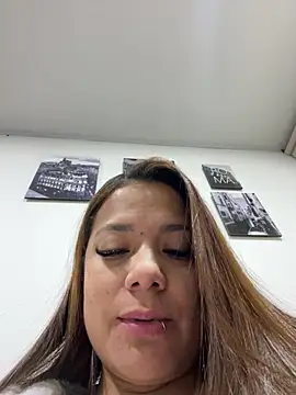 Pretty  Milf online show from 03/15/26, 10:00