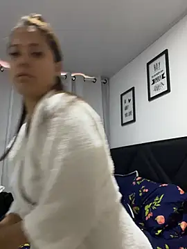 Pretty  Milf online show from 03/31/26, 10:45