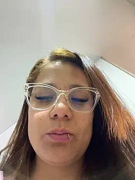 Snapshot of Pretty__Milf chatting on 06/25/26, 02:33 Pretty Milf online show from 06/25/26, 02:33