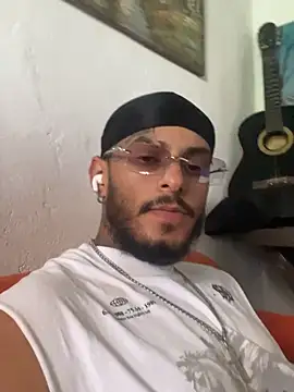 Snapshot of liyamjunior chatting on 02/14/26, 04:18 liyamjunior online show from 02/14/26, 04:18