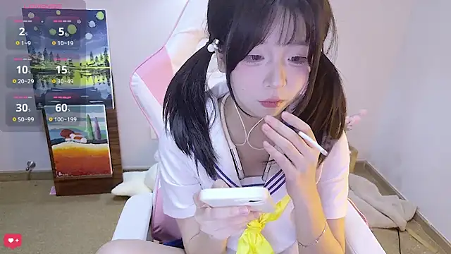 Snapshot of Qiqiiii-05 chatting on 06/12/26, 11:52 Qiqiiii-05 online show from 06/12/26, 11:52