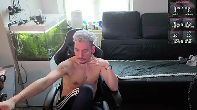 Snapshot of Rayzel_White chatting on 02/09/26, 12:25 Rayzel White online show from 02/09/26, 12:25