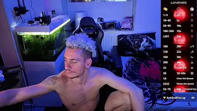 Snapshot of Rayzel_White chatting on 02/25/26, 02:12 Rayzel White online show from 02/25/26, 02:12