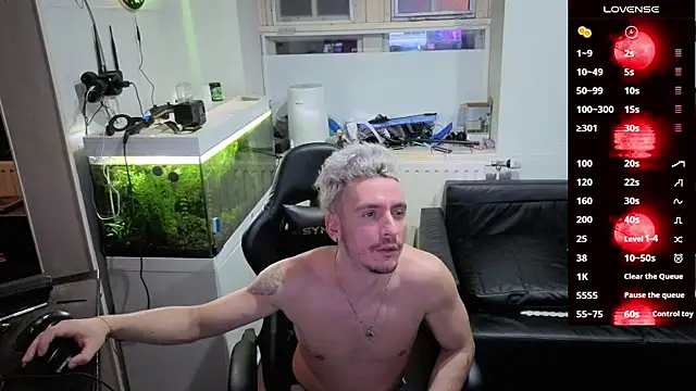 Snapshot of Rayzel_White chatting on 02/17/26, 10:51 Rayzel White online show from 02/17/26, 10:51