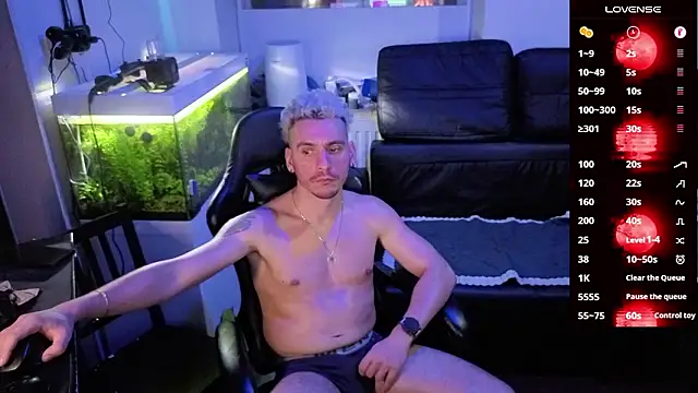 Snapshot of Rayzel_White chatting on 02/14/26, 12:00 Rayzel White online show from 02/14/26, 12:00