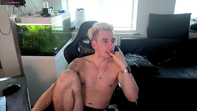 Rayzel White online show from 05/23/26, 04:50