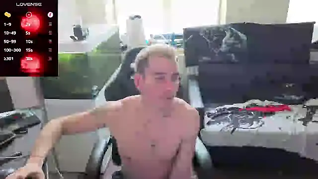 Rayzel White online show from 05/11/26, 01:01