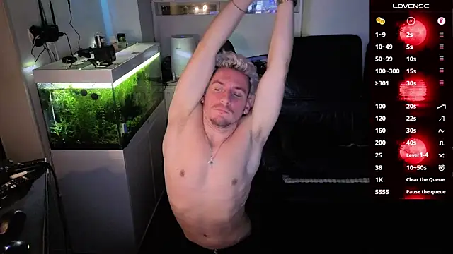 Snapshot of Rayzel_White chatting on 02/21/26, 11:18 Rayzel White online show from 02/21/26, 11:18